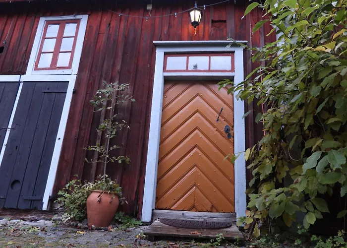 Remarkable Harbour View Cabin.