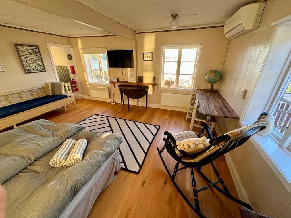 Remarkable Harbour View Cabin.